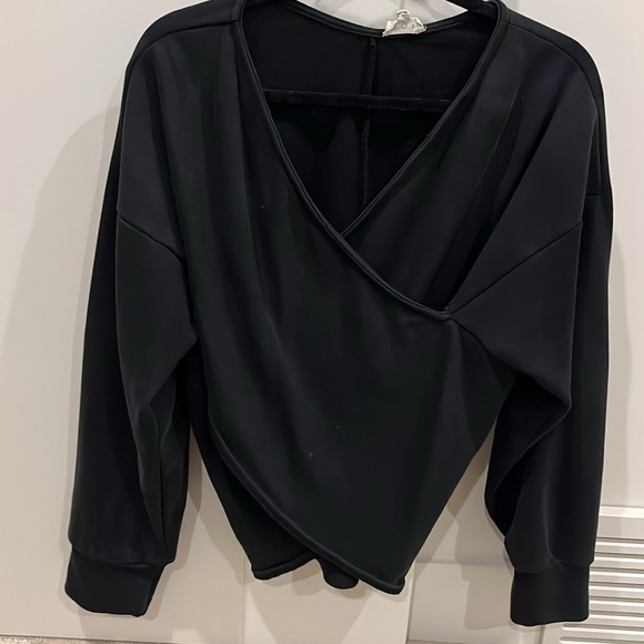 Criss crossed sweater - Picture 2 of 2